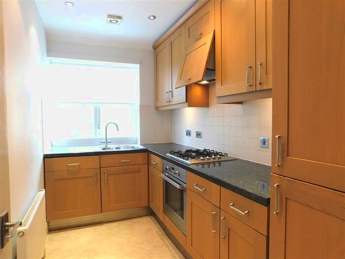1 Bedroom Flat To Rent In Croydon Road, Caterham CR3