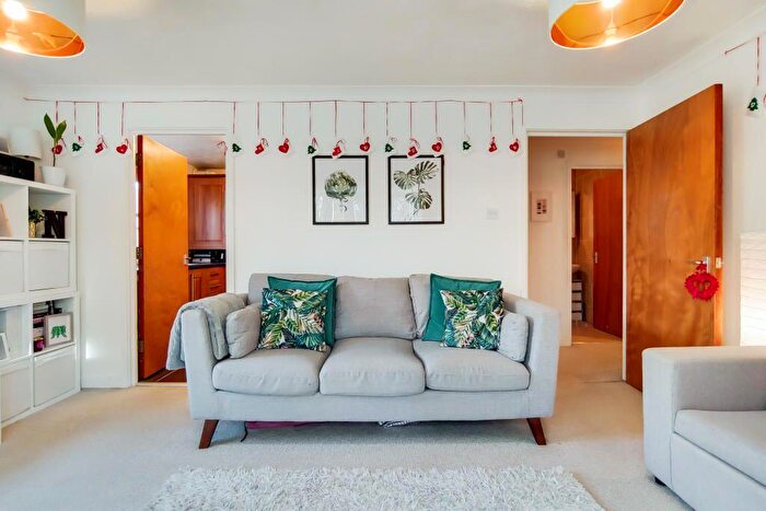 2 Bedroom Apartment To Rent In Wellington Way, London, E3