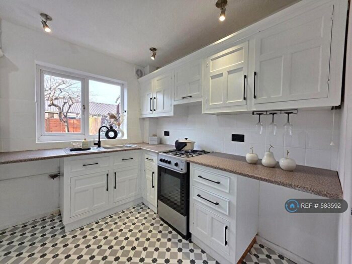 2 Bedroom End Of Terrace House To Rent In Brittania Court, Newark, NG24