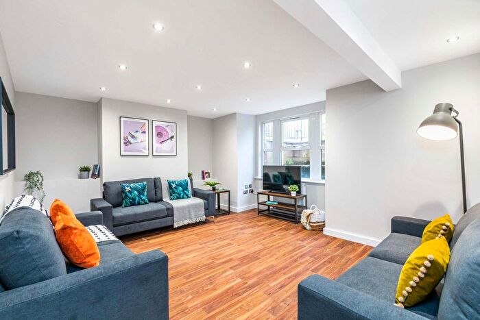 9 Bedroom Semi-Detached House To Rent In St. Michaels Road, Leeds, LS6