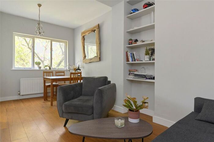 2 Bedroom Apartment To Rent In Huntingdon Street, Barnsbury, Islington, London, N1