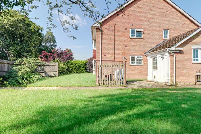 2 Bedroom Flat To Rent In Overstone Road, Harpenden, AL5