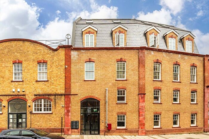2 Bedroom Flat For Sale In Warple Way, Acton, W3