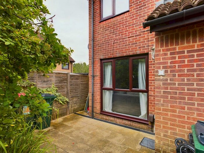 1 Bedroom Maisonette To Rent In Excalibur Close, Ifield, RH11