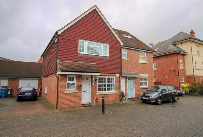 3 Bedroom Property To Rent In Chertsey Street, Fleet GU51