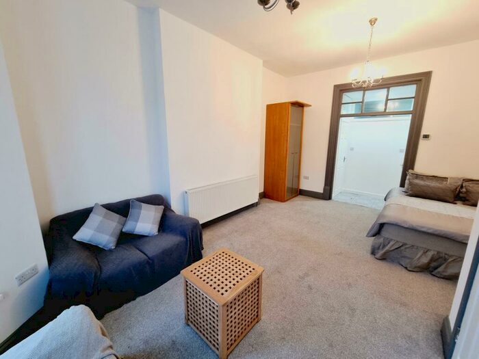 Studio To Rent In Stanmore Road, Birmingham, B16