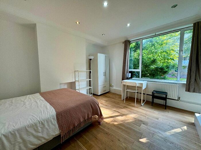2 Bedroom Flat To Rent In Bessemer Court, Rochester Square, NW1