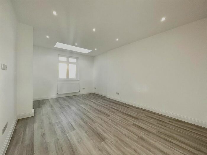 2 Bedroom Flat To Rent In Tottenham Lane, Crouch End, N8