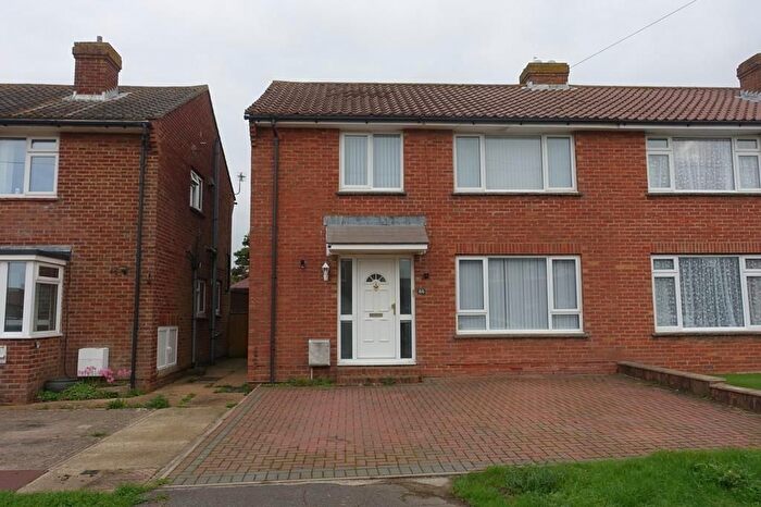 3 Bedroom Property To Rent In Gilda Crescent, Polegate, BN26