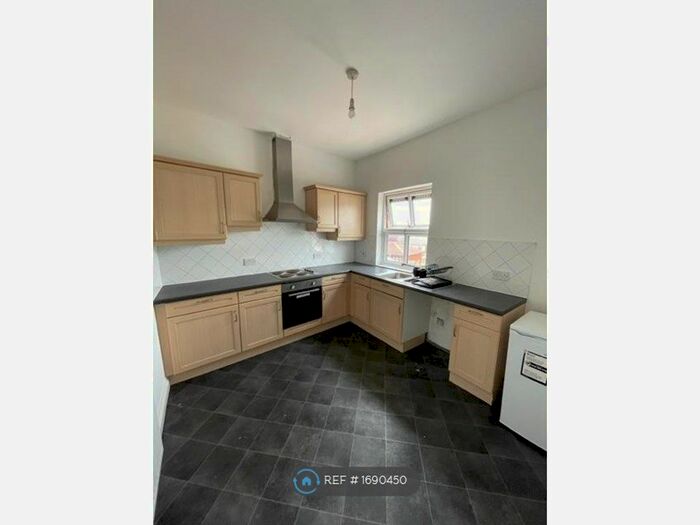 2 Bedroom Flat To Rent In Lily Lane, Platt Bridge, Wigan, WN2