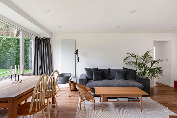 2 Bedroom Apartment For Sale In London Road, Guildford, GU1