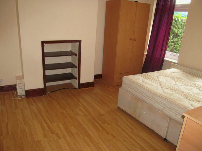 5 Bedroom Detached House To Rent In Fairlawn Green, Reading, Berkshire, RG2