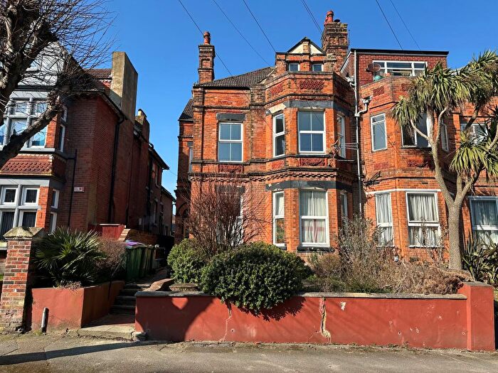 2 Bedroom Flat To Rent In Millfield, Folkestone, CT20