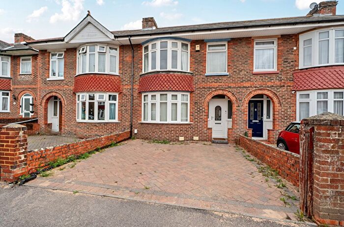 3 Bedroom Terraced House For Sale In Wallisdean Avenue, Fareham, Hampshire, PO14