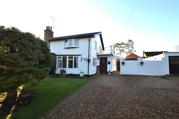 3 Bedroom Cottage For Sale In Sirrah Cottage, Hazeley Lea, Hartley Wintney, RG27