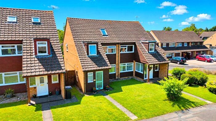 4 Bedroom Semi Detached House For Sale In Tithebarn Grove, Calcot, Reading, Berkshire, RG31