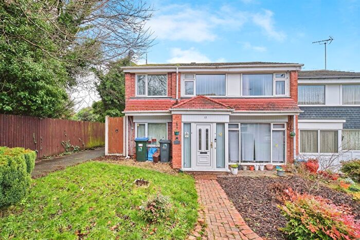 4 Bedroom End Terrace House For Sale In Templemore Drive, Birmingham, B43