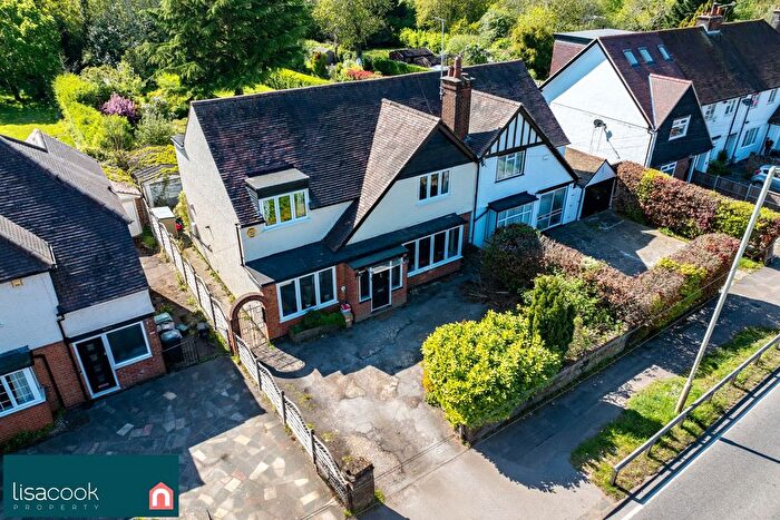 4 Bedroom Semi-Detached House For Sale In Radlett Road, Frogmore, AL2