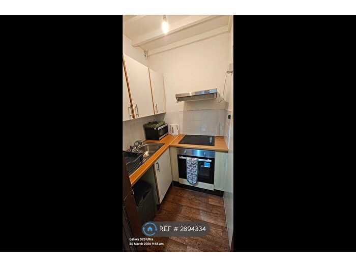 Studio To Rent In Athole Gardens, Glasgow, G12