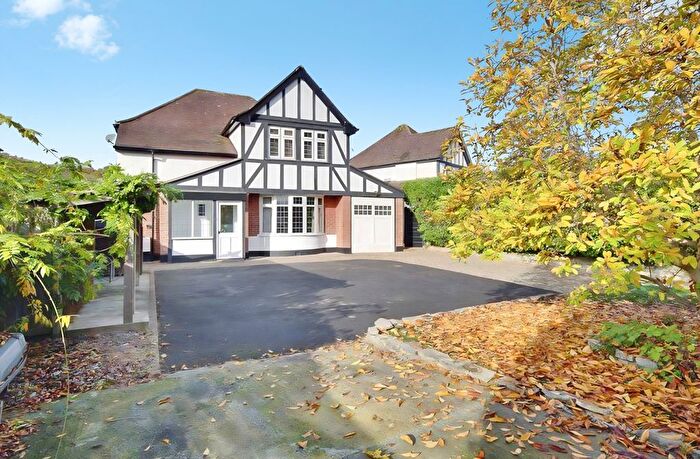 4 Bedroom Detached House For Sale In New Road, Ferndown, BH22