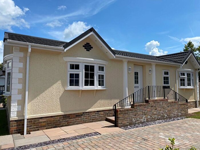 2 Bedroom Park Home For Sale In Finchampstead, Wokingham, RG40