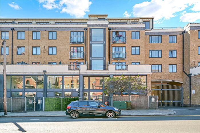 2 Bedroom Flat To Rent In Fairfield Road, London, E3