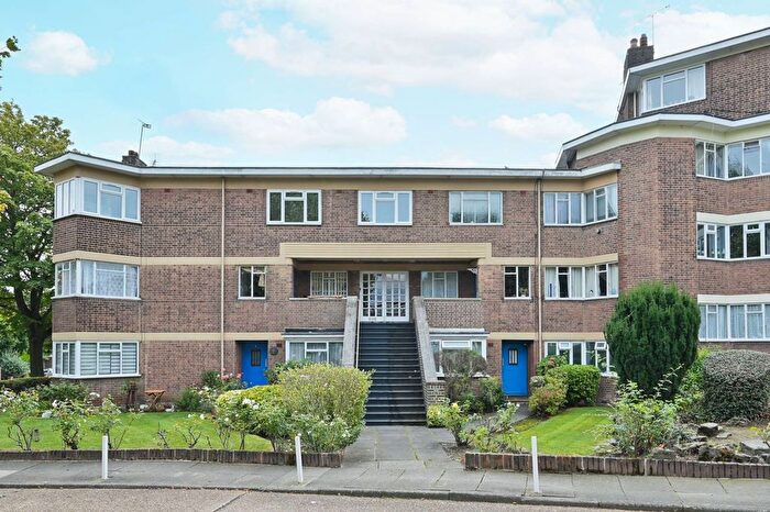 3 Bedroom Flat To Rent In Hanger Green, Hanger Hill, London, W5