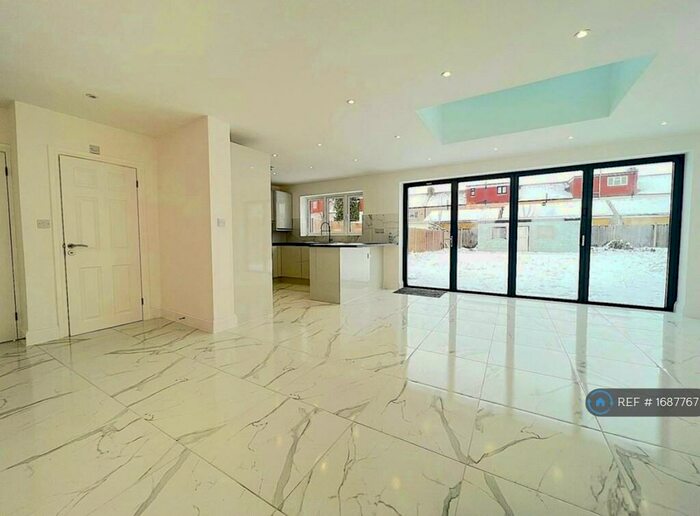 4 Bedroom End Of Terrace House To Rent In Westernville Gardens, Ilford, IG2