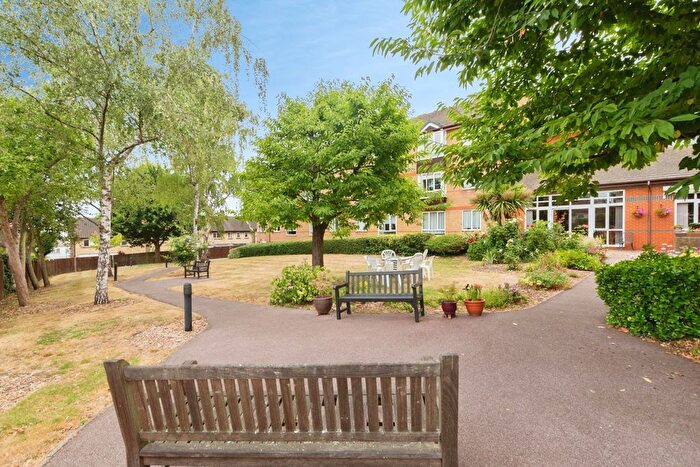 1 Bedroom Flat For Sale In Oak Lodge (Sutton), Sutton, SM1