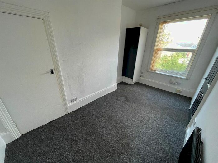 2 Bedroom Flat To Rent In Boulevard, Hull, HU3