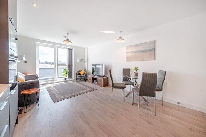 1 Bedroom Apartment For Sale In Clivemont Road, Maidenhead, SL6