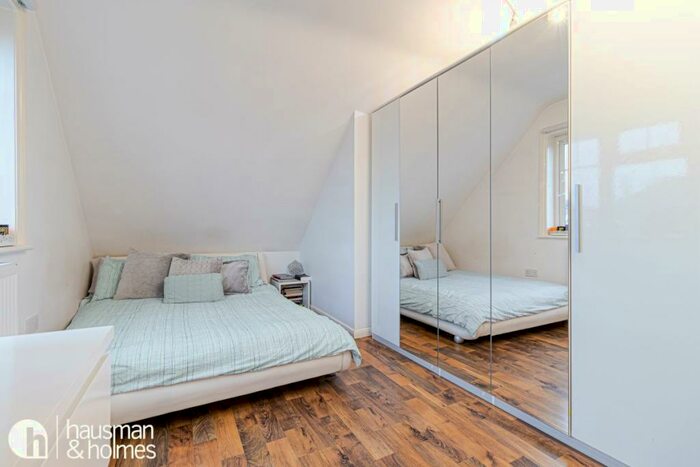 Flat To Rent In Woodstock Road, Golders Green, NW11