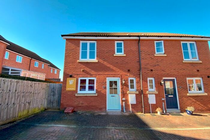 3 Bedroom Semi-Detached House To Rent In Roys Place, Bathpool, Taunton, TA2