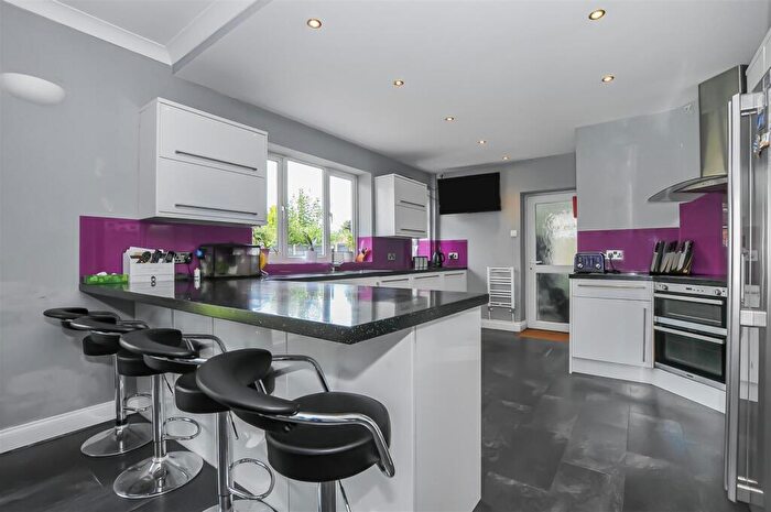5 Bedroom Detached House For Sale In Mount Pleasant Lane, Bricket Wood, St. Albans, AL2