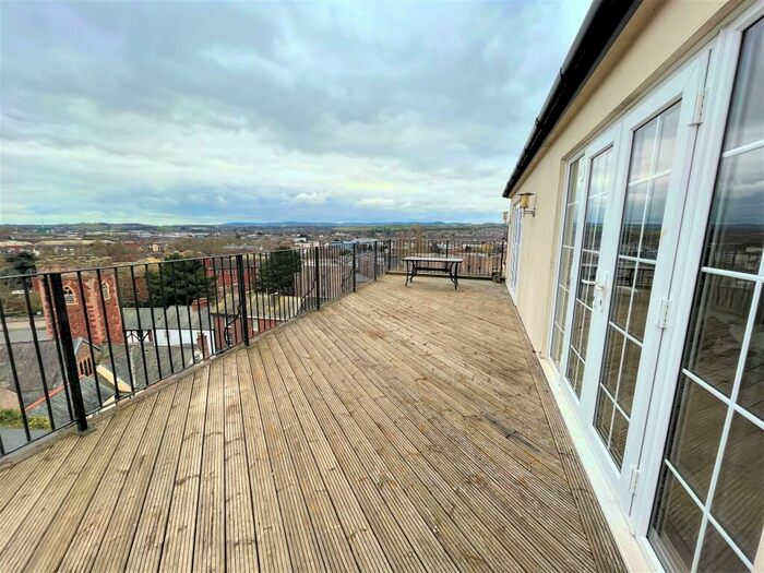 2 Bedroom Apartment To Rent In Fore Street, Exeter, EX4