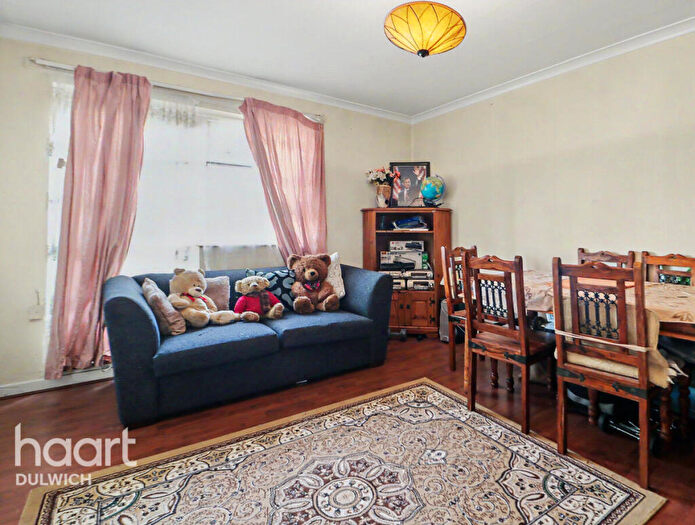2 Bedroom Flat For Sale In Clive Road, London, SE21