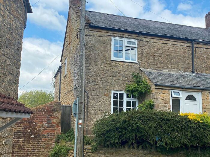 3 Bedroom Cottage To Rent In Rose Lane, Crewkerne, TA18