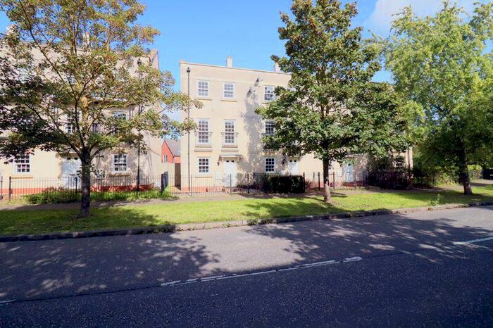 4 Bedroom Semi-Detached House To Rent In Lobleys Drive, Gloucester, GL3