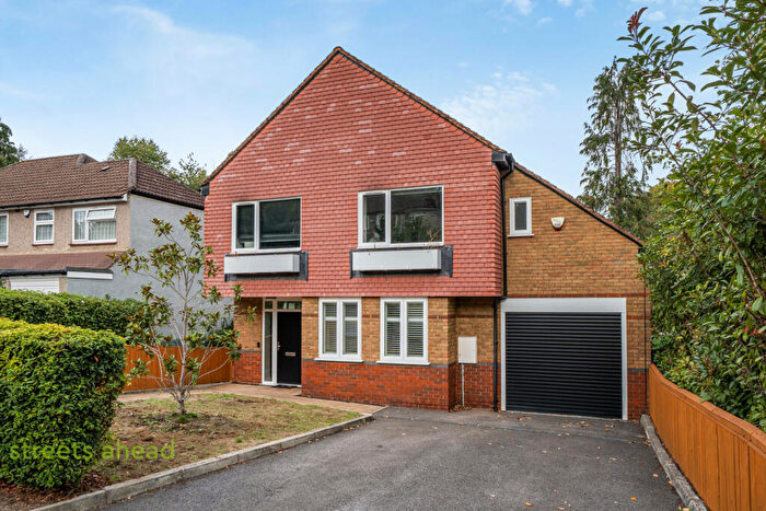 4 Bedroom Detached House For Sale In Waddington Avenue, Coulsdon, CR5