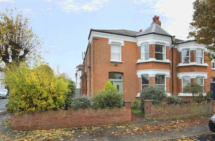 4 Bedroom Semi-Detached House To Rent In Orpington Road, Winchmore Hill, N21
