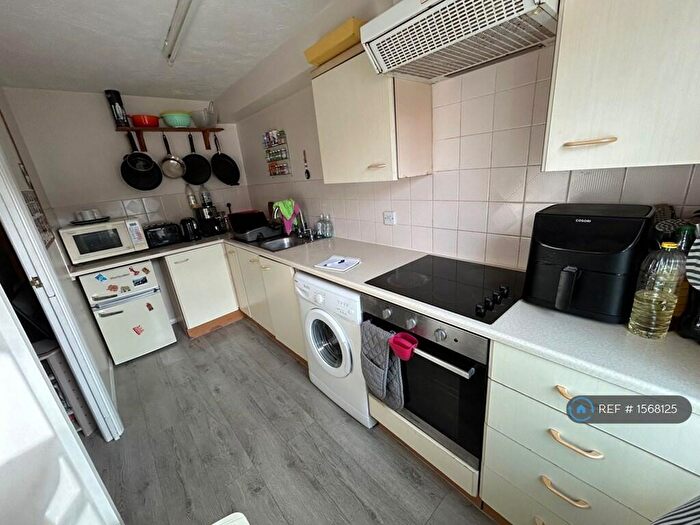 1 Bedroom Flat To Rent In Marlow Court, Brighton, BN2