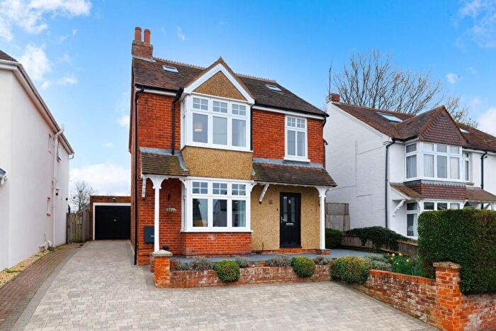 4 Bedroom Detached House For Sale In Gipsy Lane, Wokingham, RG40