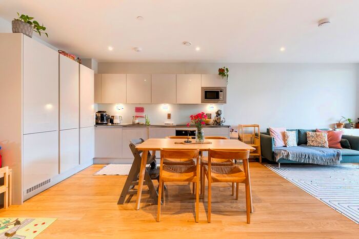 2 Bedroom Flat To Rent In Norah House, SW17