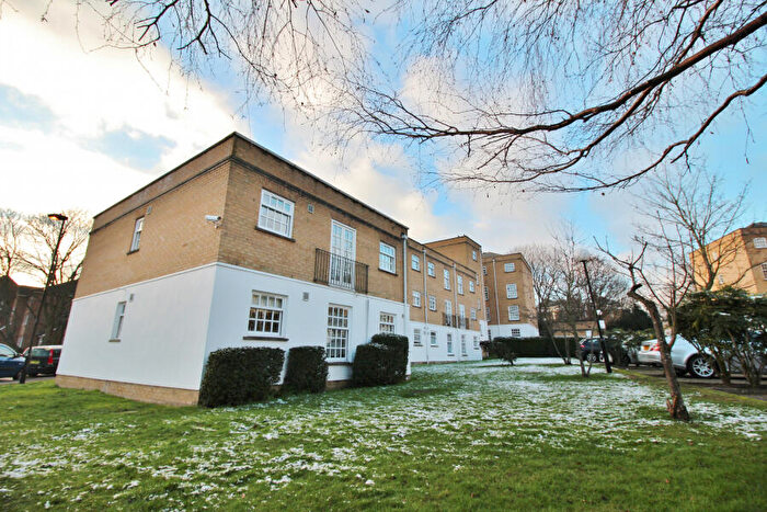 2 Bedroom Flat To Rent In Leigh Hunt Drive, Southgate, N14