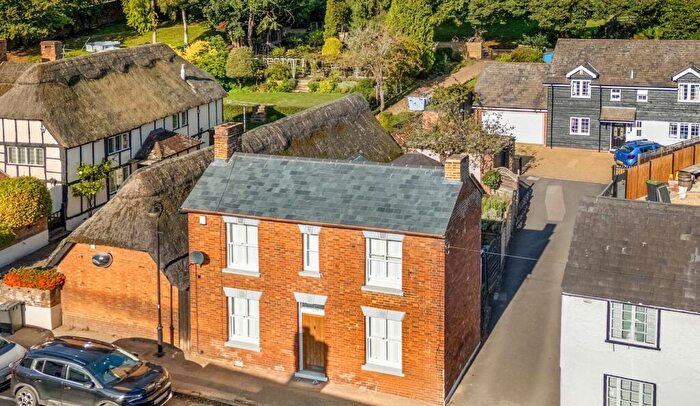 3 Bedroom Detached House For Sale In West Hill, Aspley Guise, Milton Keynes, MK17