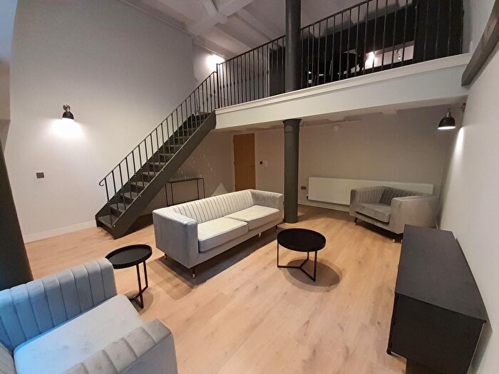 2 Bedroom Flat To Rent In Tobacco Warehouse, Liverpool, L3