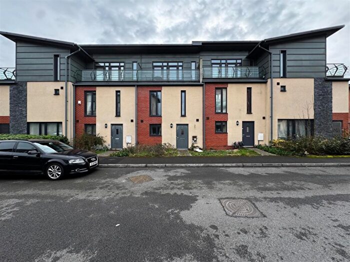 3 Bedroom Terraced House For Sale In Hayman Crescent, Swindon, SN3