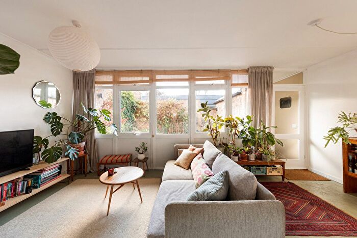 1 Bedroom Flat For Sale In Dingley Lane, Streatham Hill, SW16