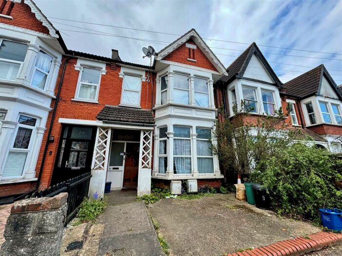 1 Bedroom Flat To Rent In Boscombe Road, Southend-On-Sea, SS2