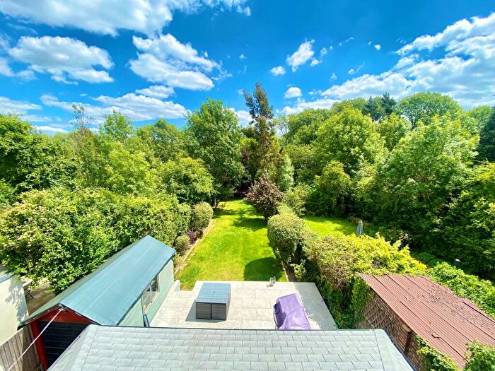 4 Bedroom House To Rent In Ash Grove, Guildford, GU2